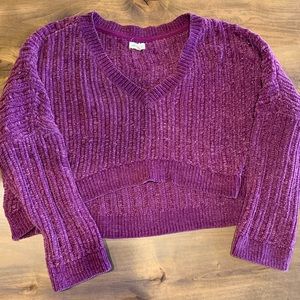 Silence+noise chenille cropped sweater with v neck front.
